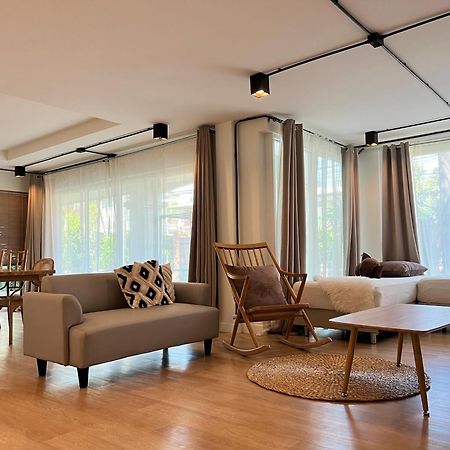 צ'יאנג מאי Mini-Me Hubs, Charm Suites & Pool In Old City מראה חיצוני תמונה