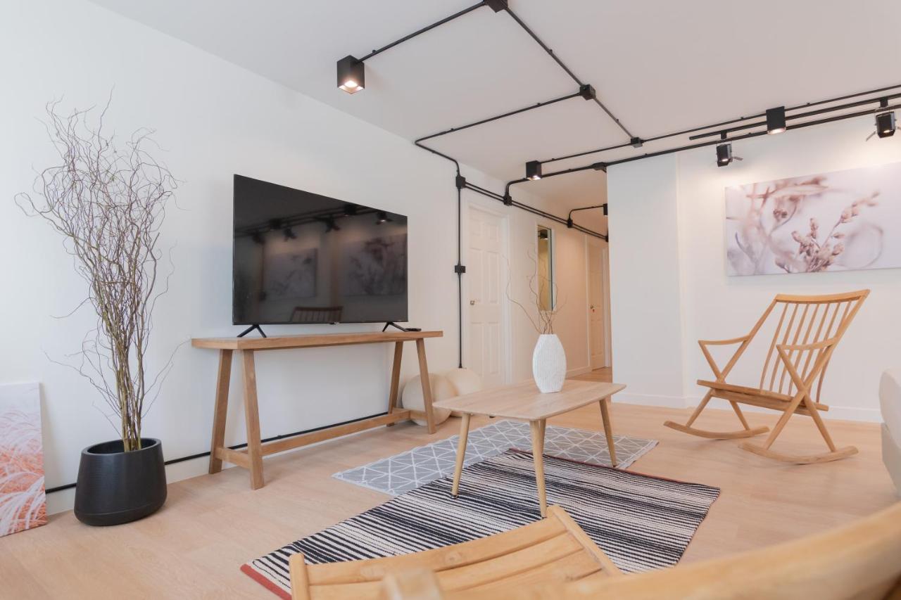 צ'יאנג מאי Mini-Me Hubs, Charm Suites & Pool In Old City מראה חיצוני תמונה