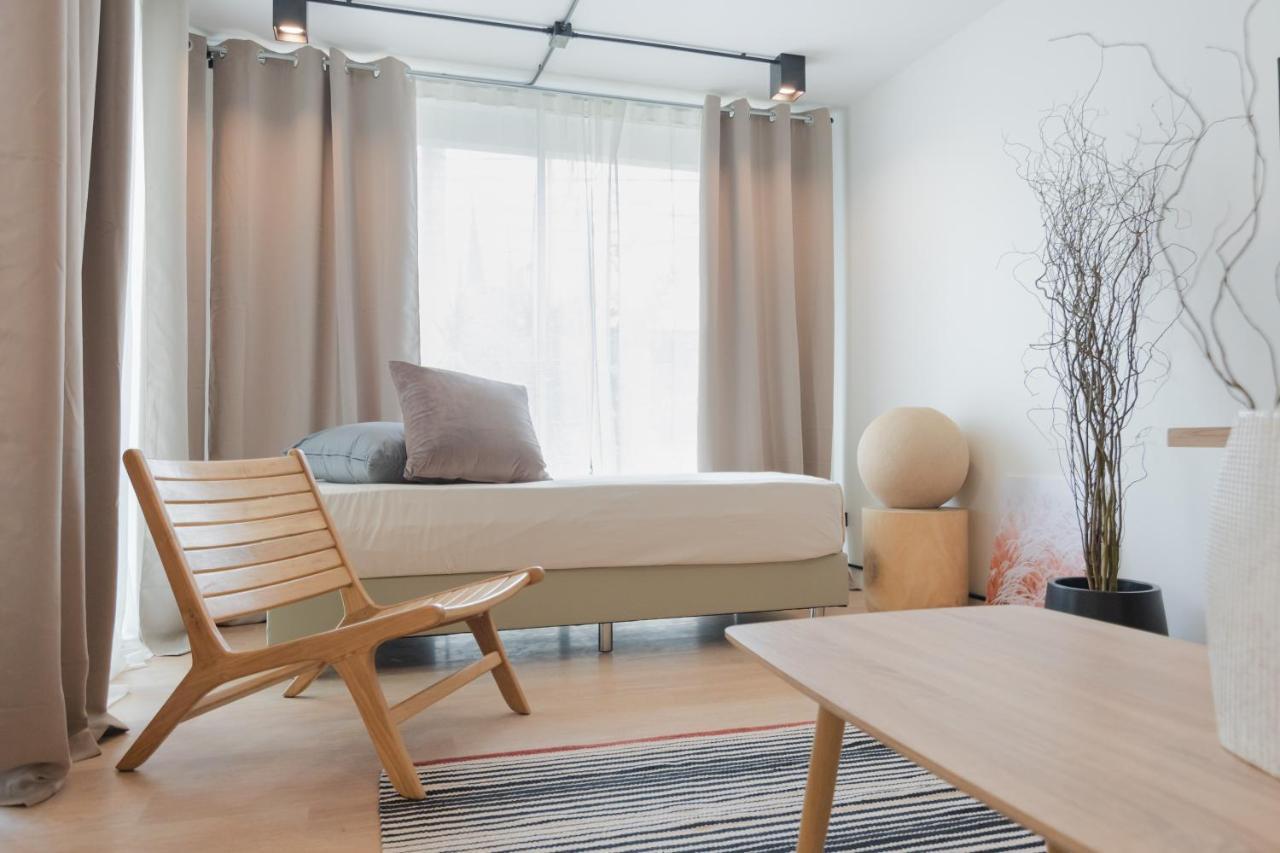 צ'יאנג מאי Mini-Me Hubs, Charm Suites & Pool In Old City מראה חיצוני תמונה