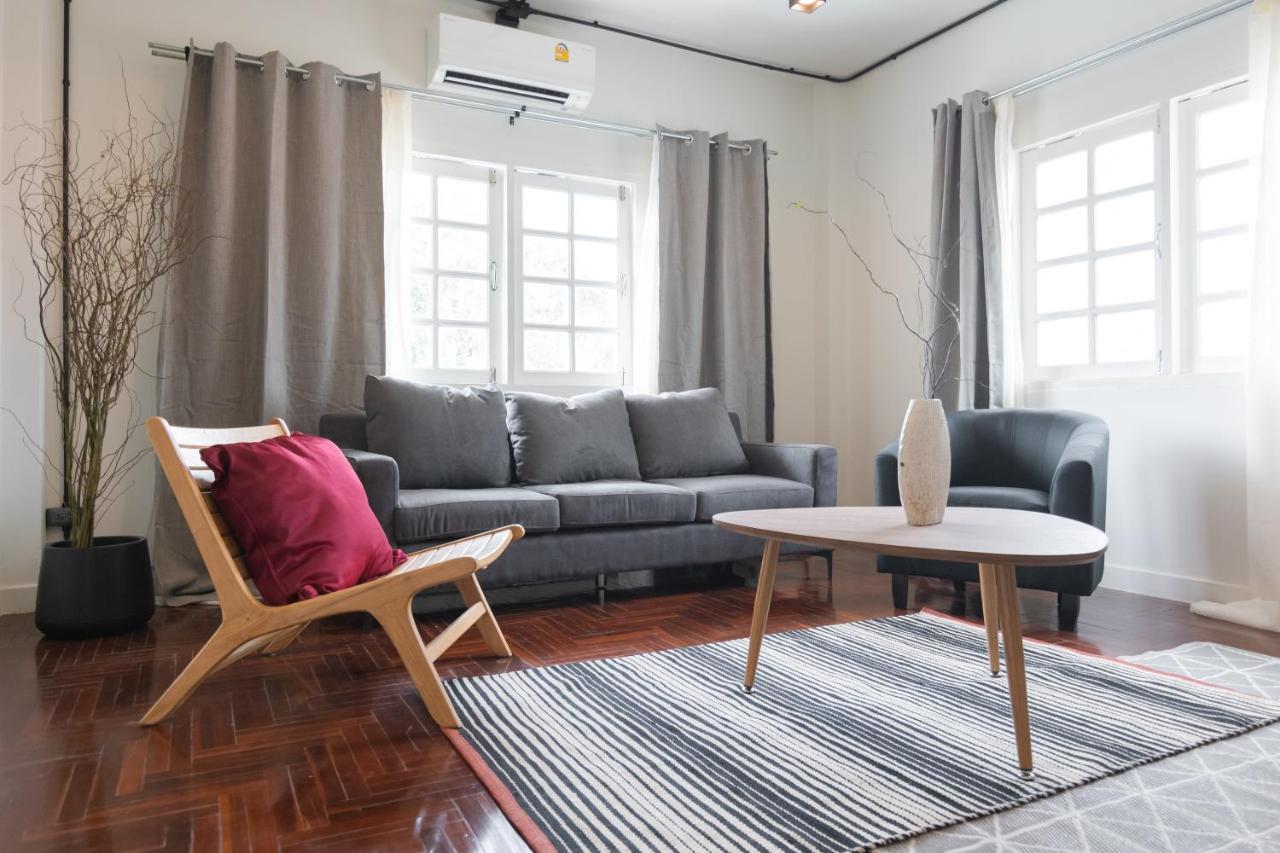 צ'יאנג מאי Mini-Me Hubs, Charm Suites & Pool In Old City מראה חיצוני תמונה