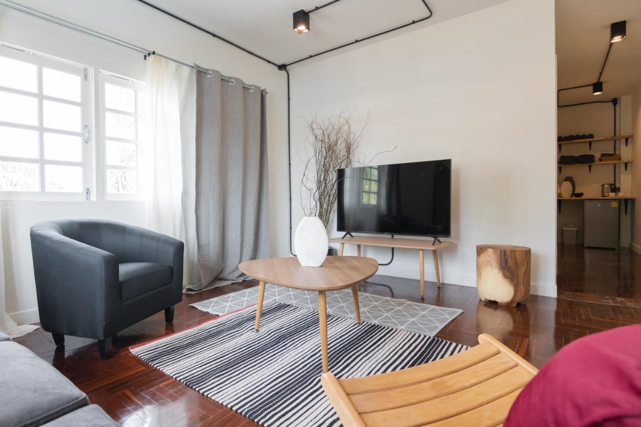 צ'יאנג מאי Mini-Me Hubs, Charm Suites & Pool In Old City מראה חיצוני תמונה