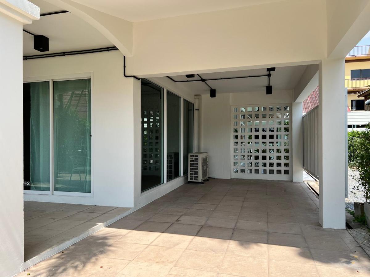צ'יאנג מאי Mini-Me Hubs, Charm Suites & Pool In Old City מראה חיצוני תמונה