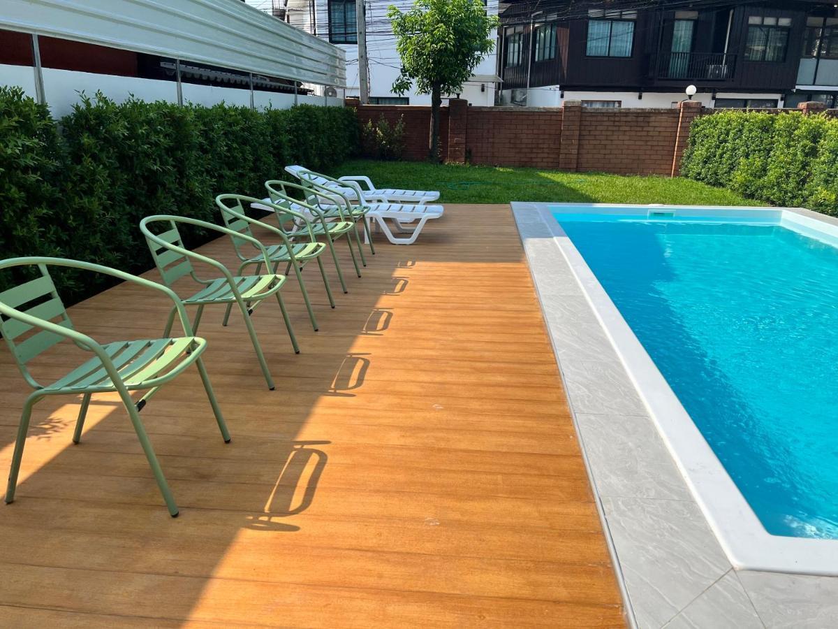 צ'יאנג מאי Mini-Me Hubs, Charm Suites & Pool In Old City מראה חיצוני תמונה