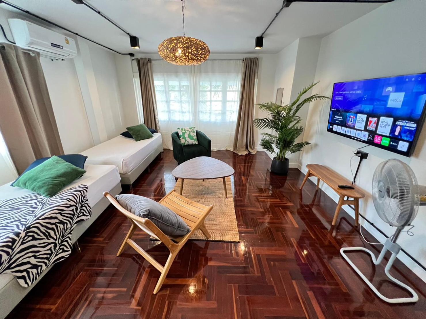 צ'יאנג מאי Mini-Me Hubs, Charm Suites & Pool In Old City מראה חיצוני תמונה
