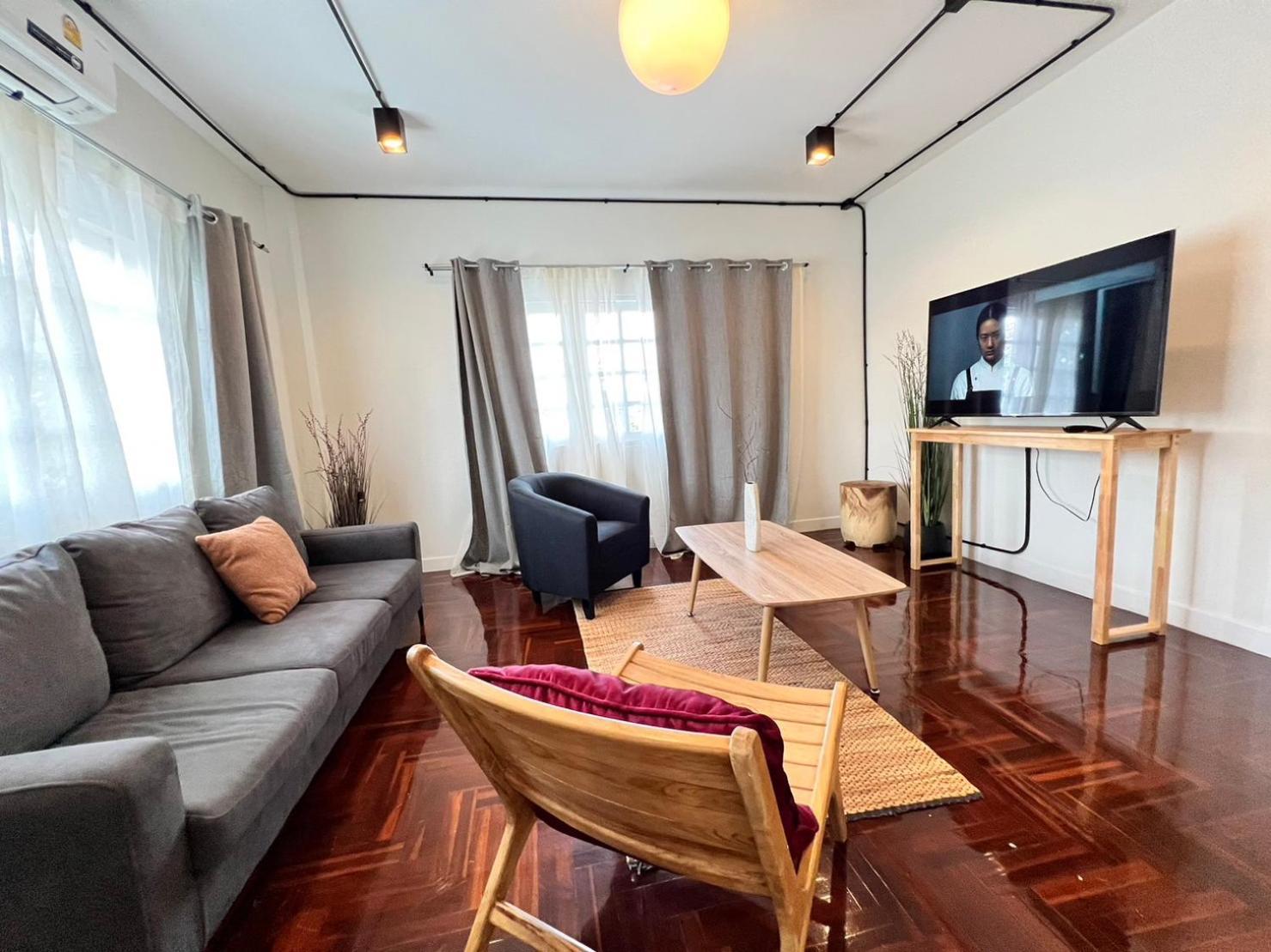צ'יאנג מאי Mini-Me Hubs, Charm Suites & Pool In Old City מראה חיצוני תמונה