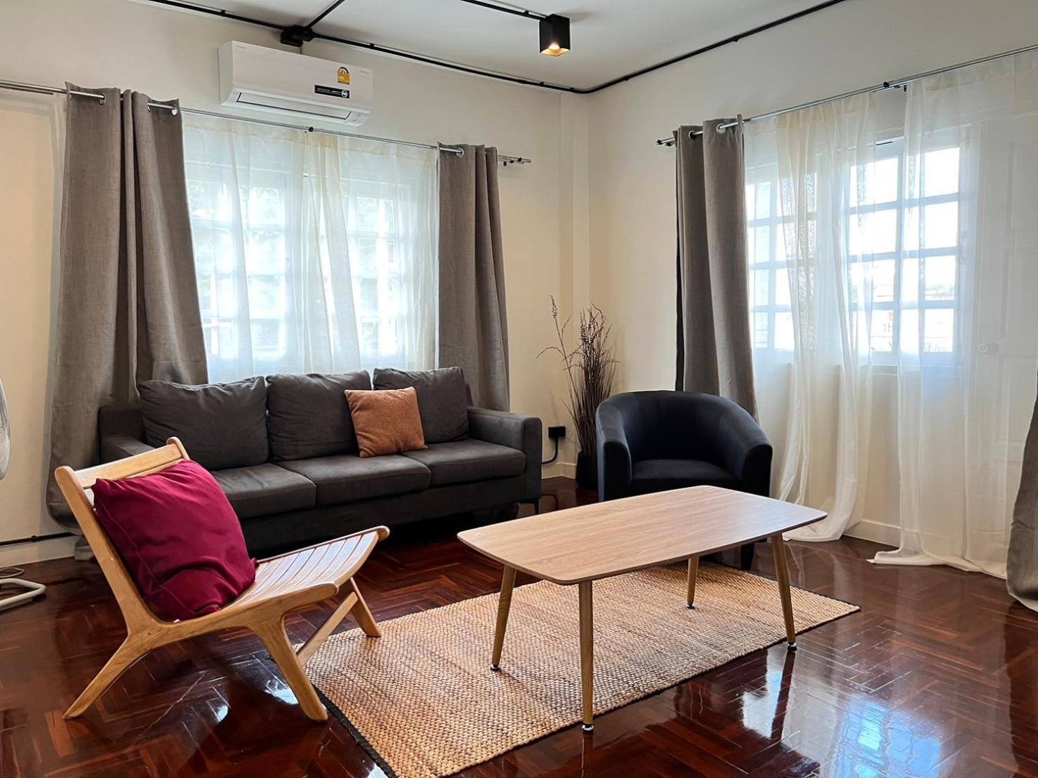 צ'יאנג מאי Mini-Me Hubs, Charm Suites & Pool In Old City מראה חיצוני תמונה