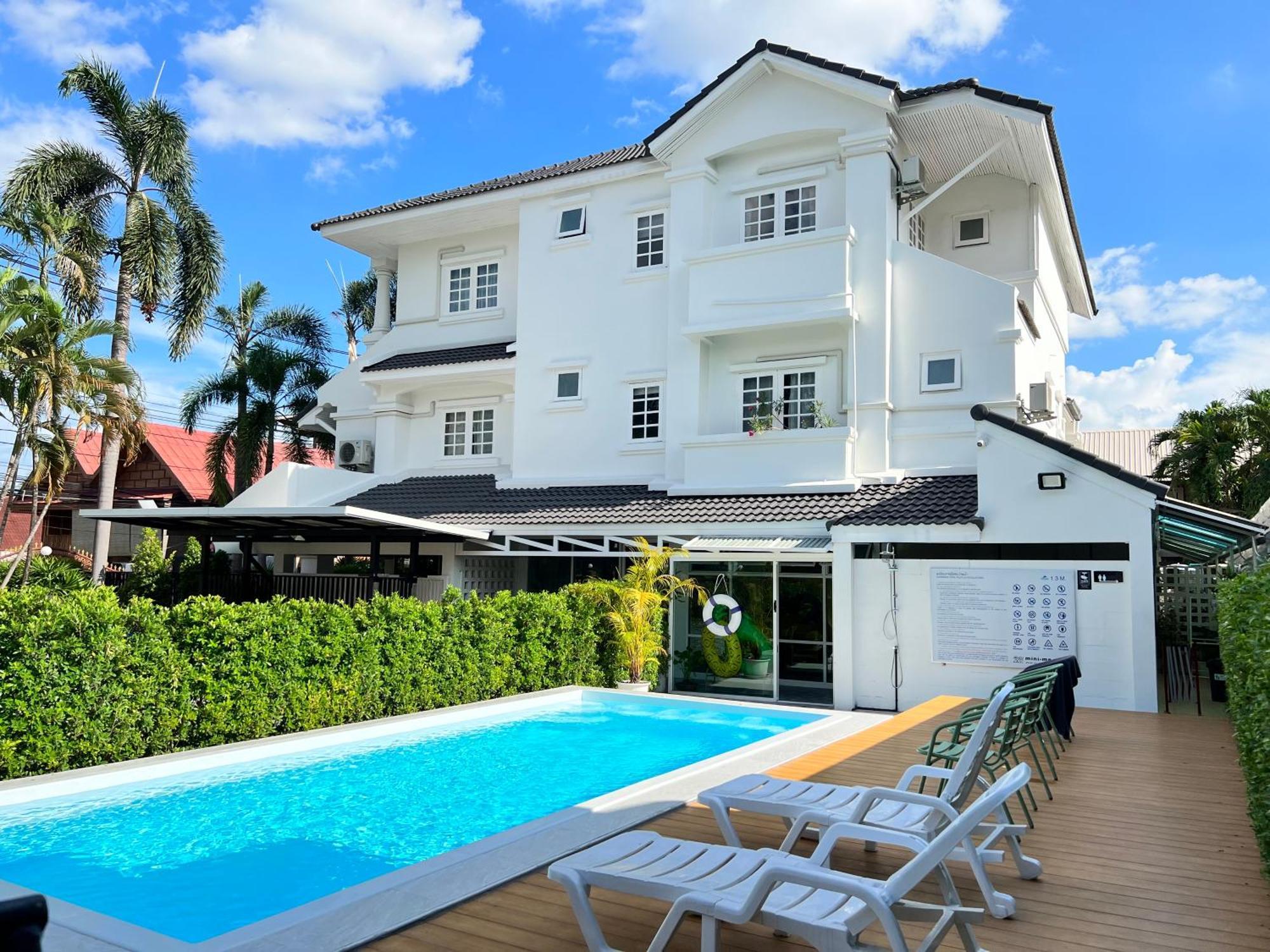 צ'יאנג מאי Mini-Me Hubs, Charm Suites & Pool In Old City מראה חיצוני תמונה